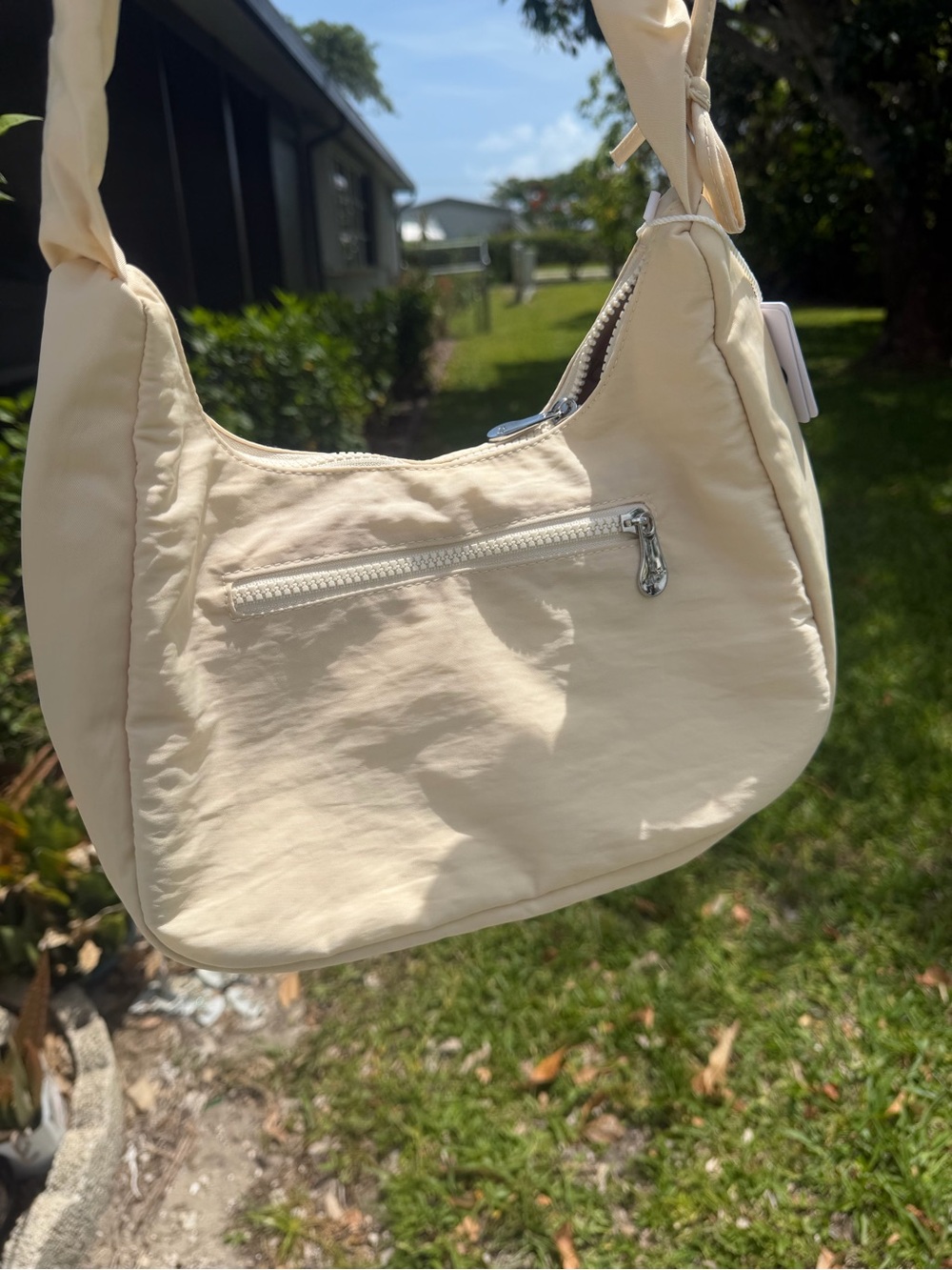 ALO YOGA Cream Shoulder/Crossbody Bag with Ruched Strap - Picture 6 of 16